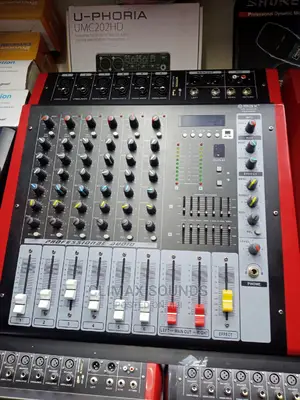 Powered Mixer 6 Channels Omax
