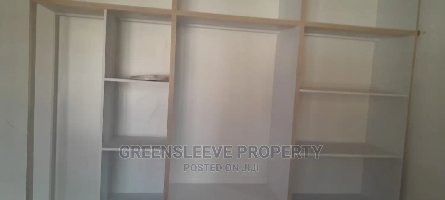 5bdrm Villa in Karen Hub for Rent