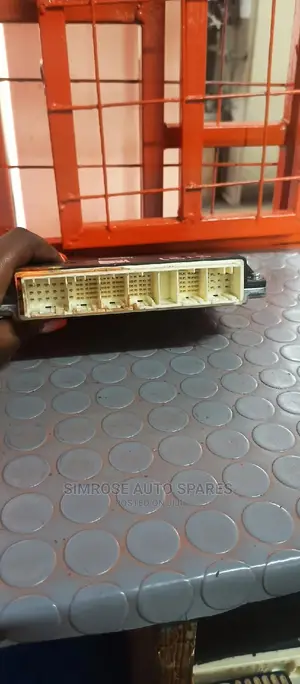 Toyota Isis Control Box R2