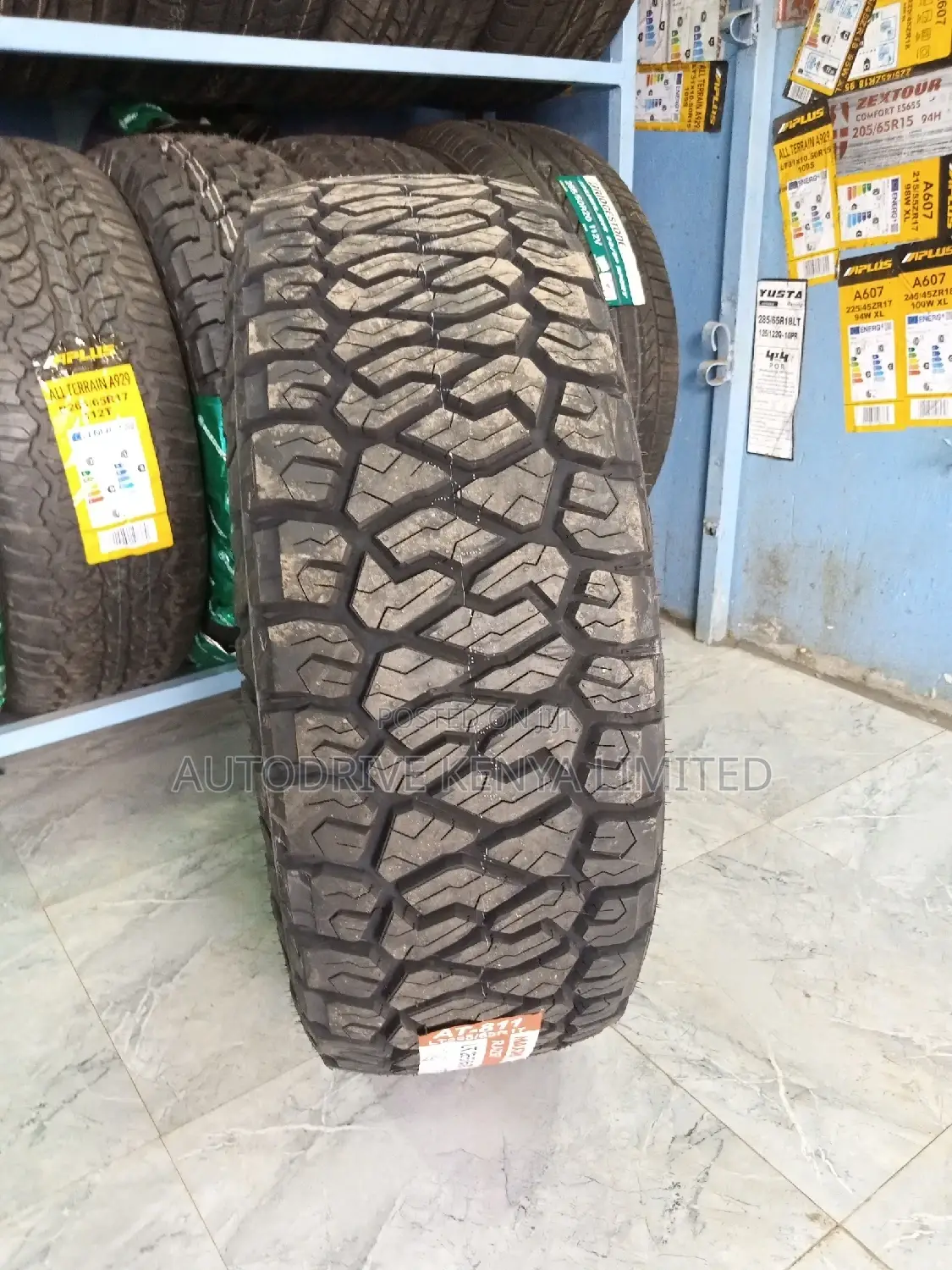 265/65r17 Maxxis Razr A/T-811