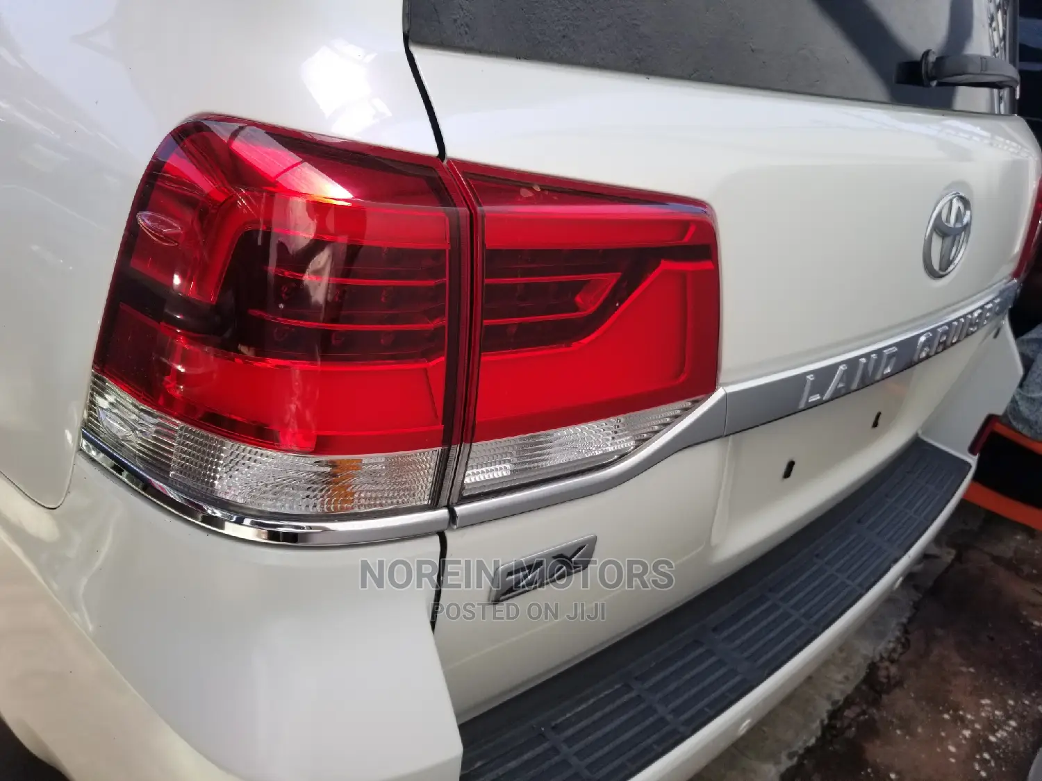 Toyota Land Cruiser 4.6 V8 ZX 2017 White