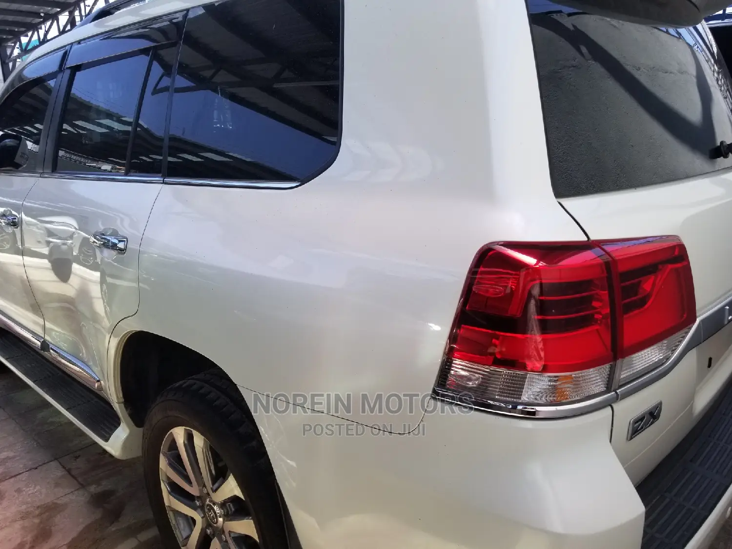 Toyota Land Cruiser 4.6 V8 ZX 2017 White