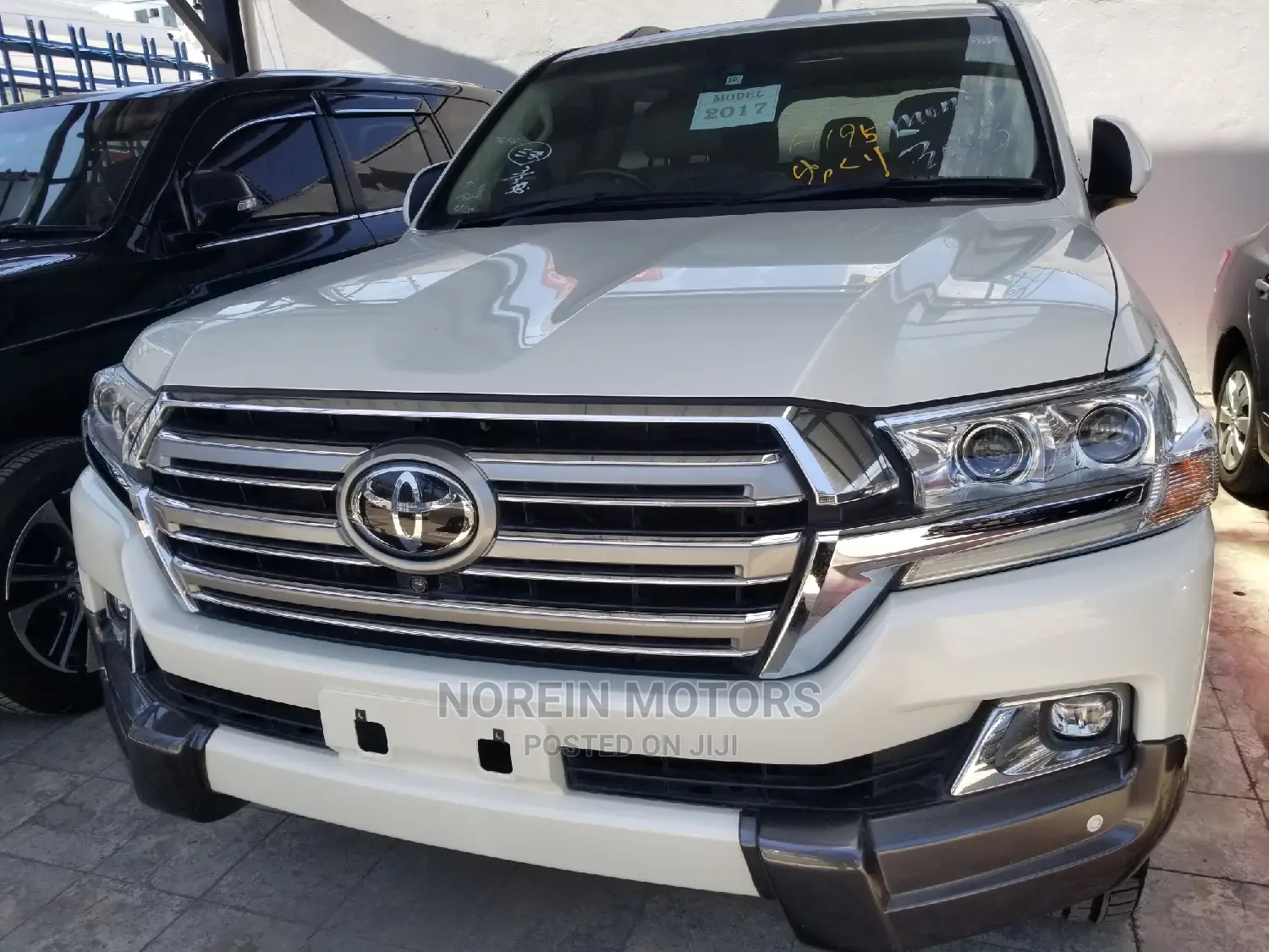 Toyota Land Cruiser 4.6 V8 ZX 2017 White