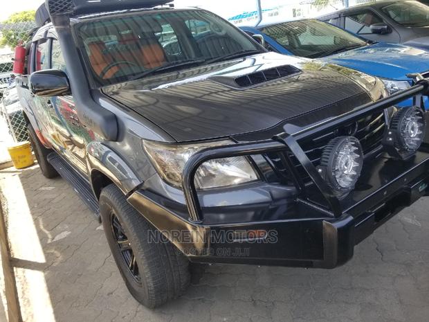 Toyota Hilux SR 4x4 2015 Gray