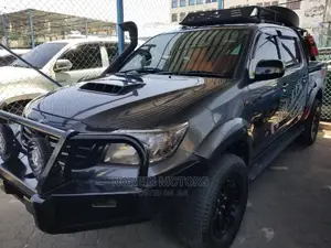 Toyota Hilux SR 4x4 2015 Gray