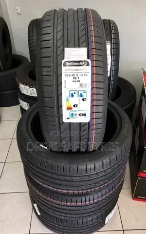 225/40 R18 Komoran Tyre( China)
