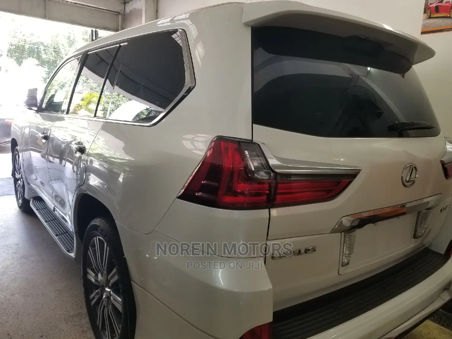 Lexus LX 570 (5 seats) AWD 2017 White
