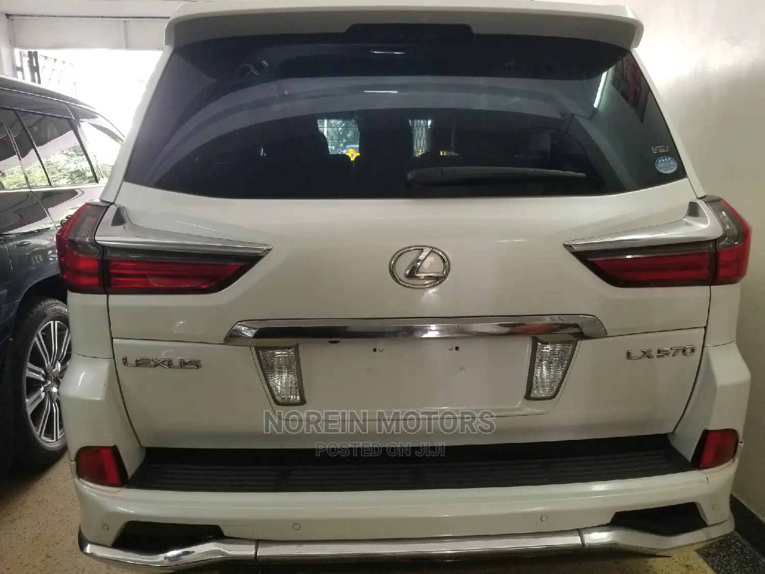 Lexus LX 570 (5 seats) AWD 2017 White
