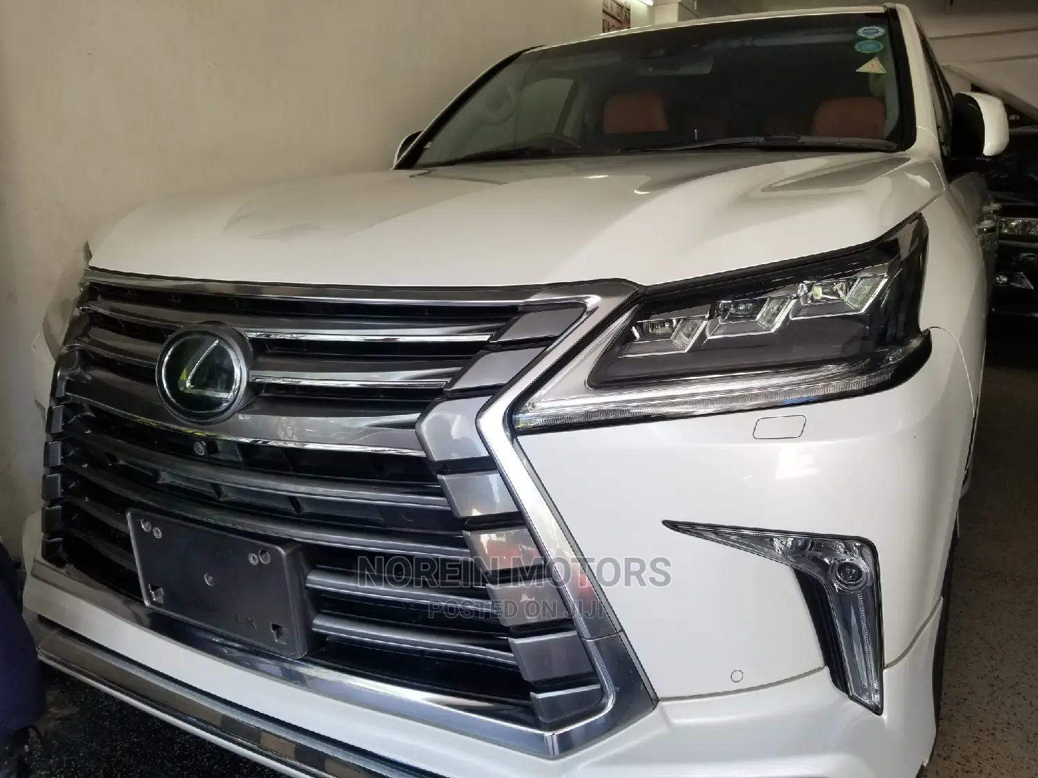 Lexus LX 570 (5 seats) AWD 2017 White