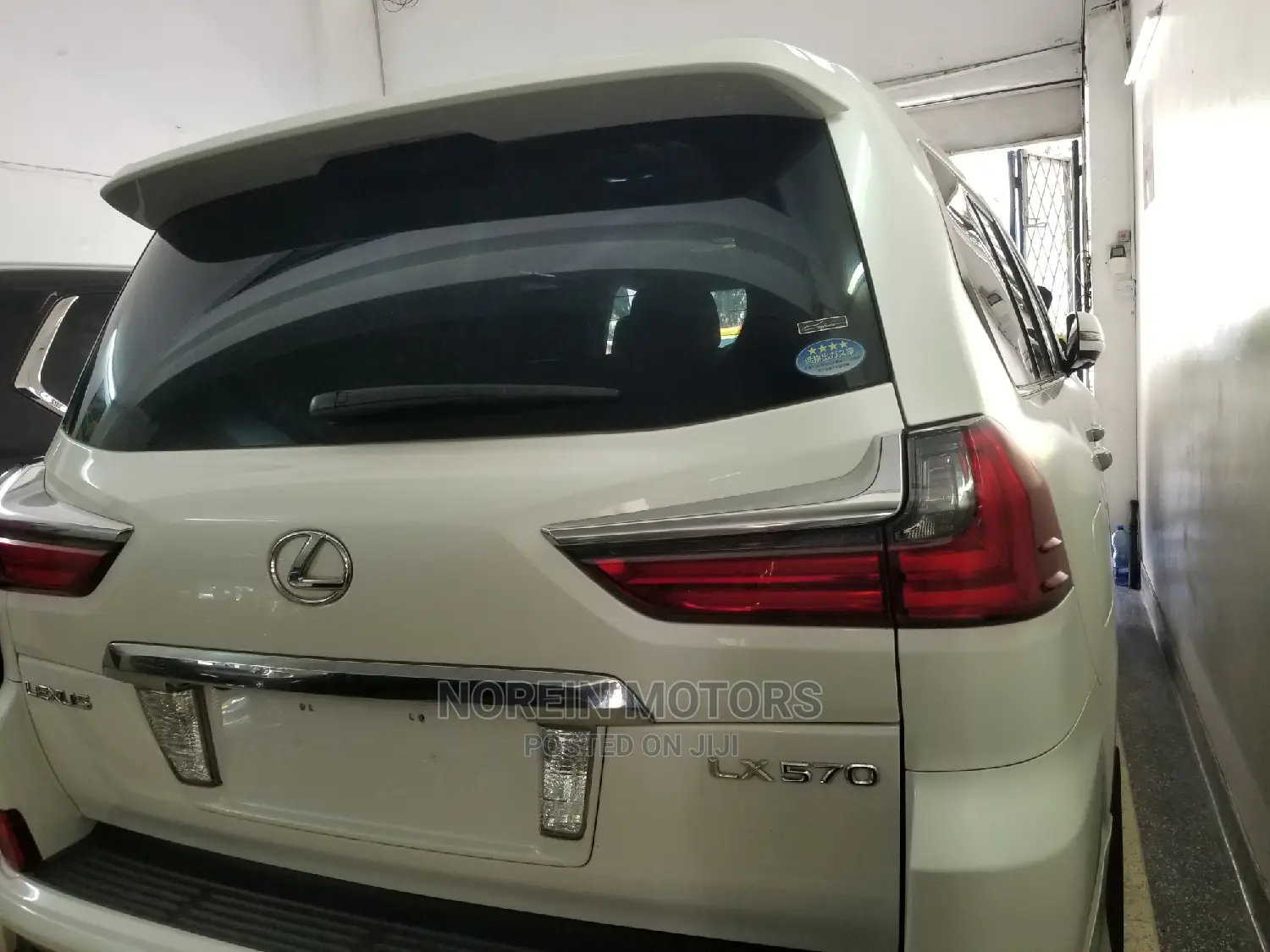 Lexus LX 570 (5 seats) AWD 2017 White