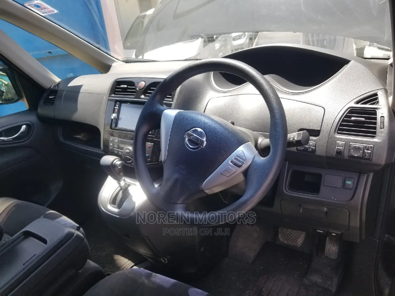 Nissan Serena 2015 Black