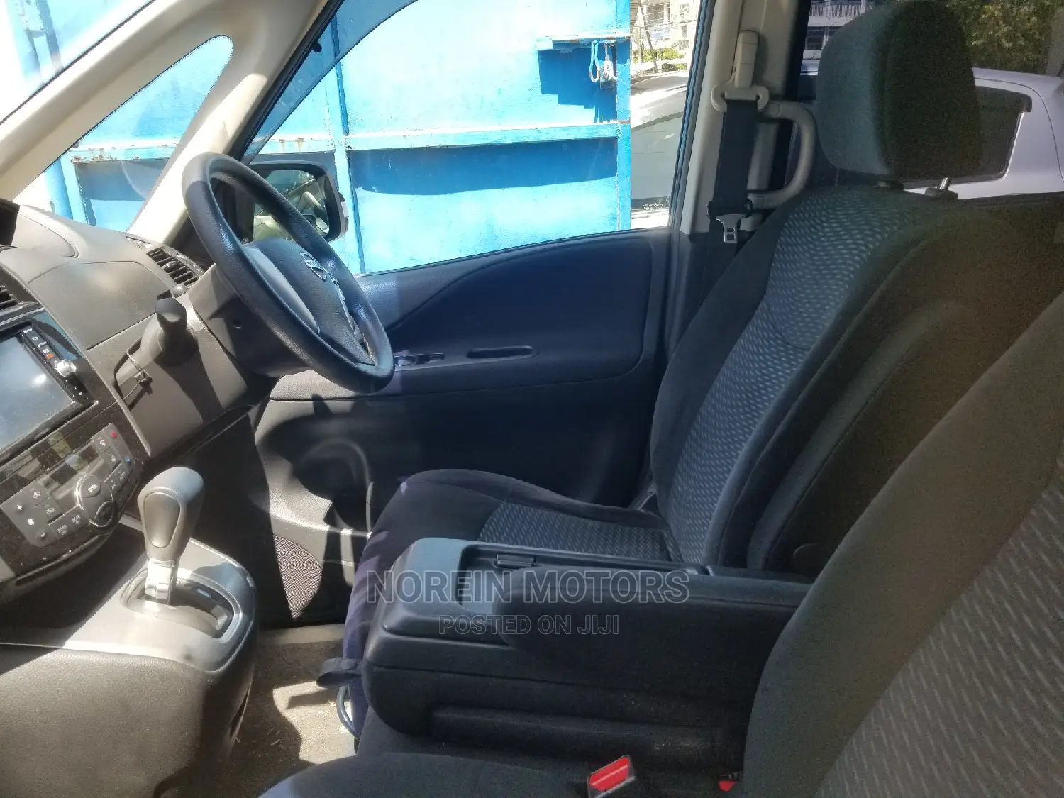 Nissan Serena 2015 Black