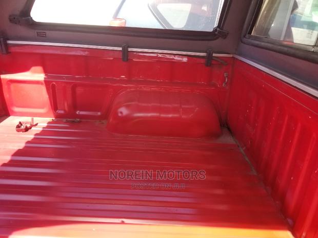Toyota Hilux WORKMATE 2015 Red - thumbnail 4