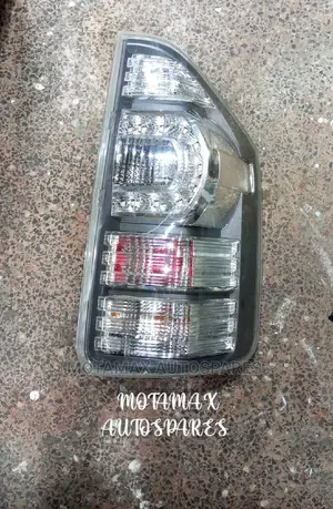 Toyota Voxy ZRR70 Tail Light