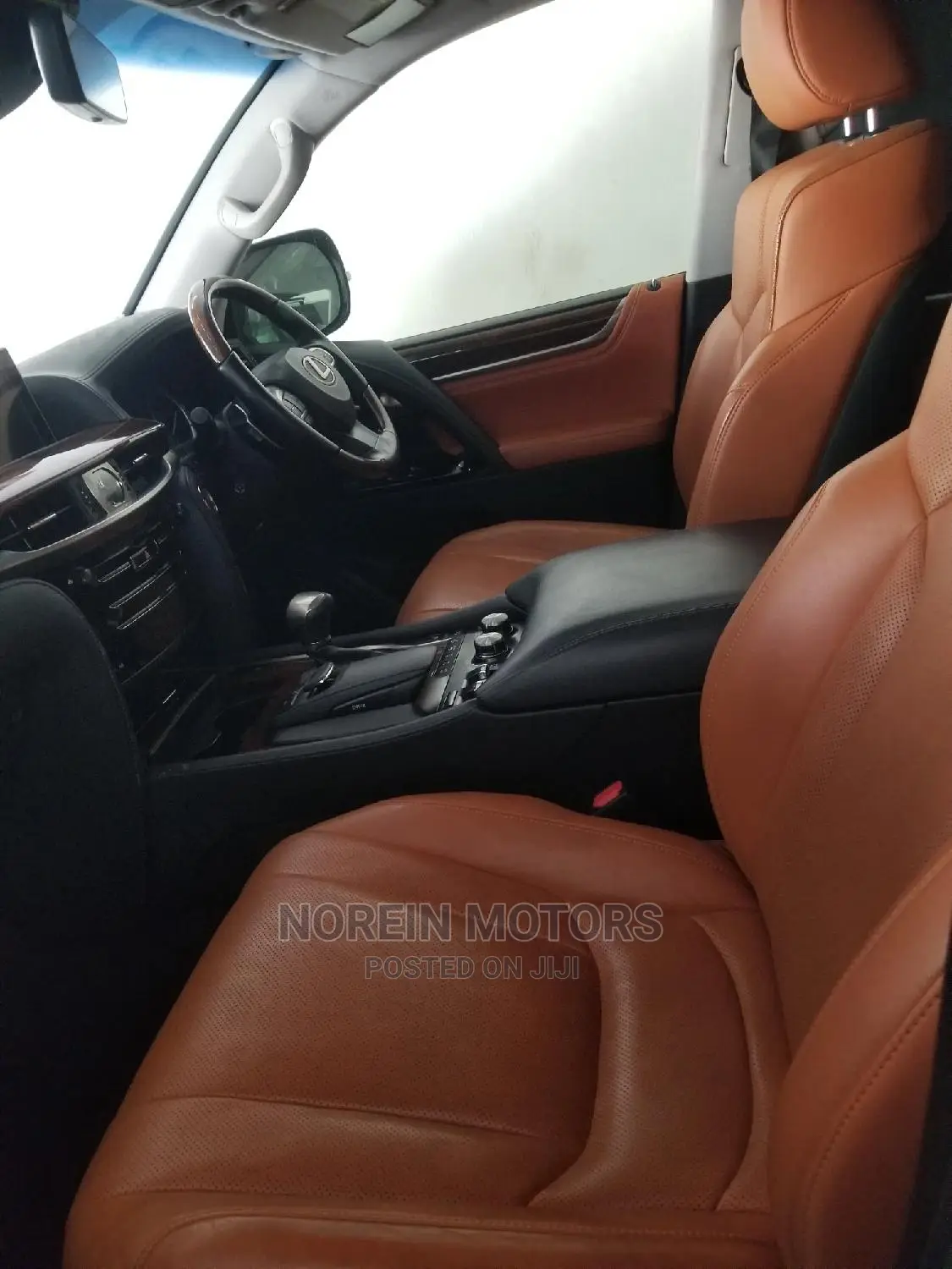 Lexus LX 570 (5 seats) AWD 2017 White