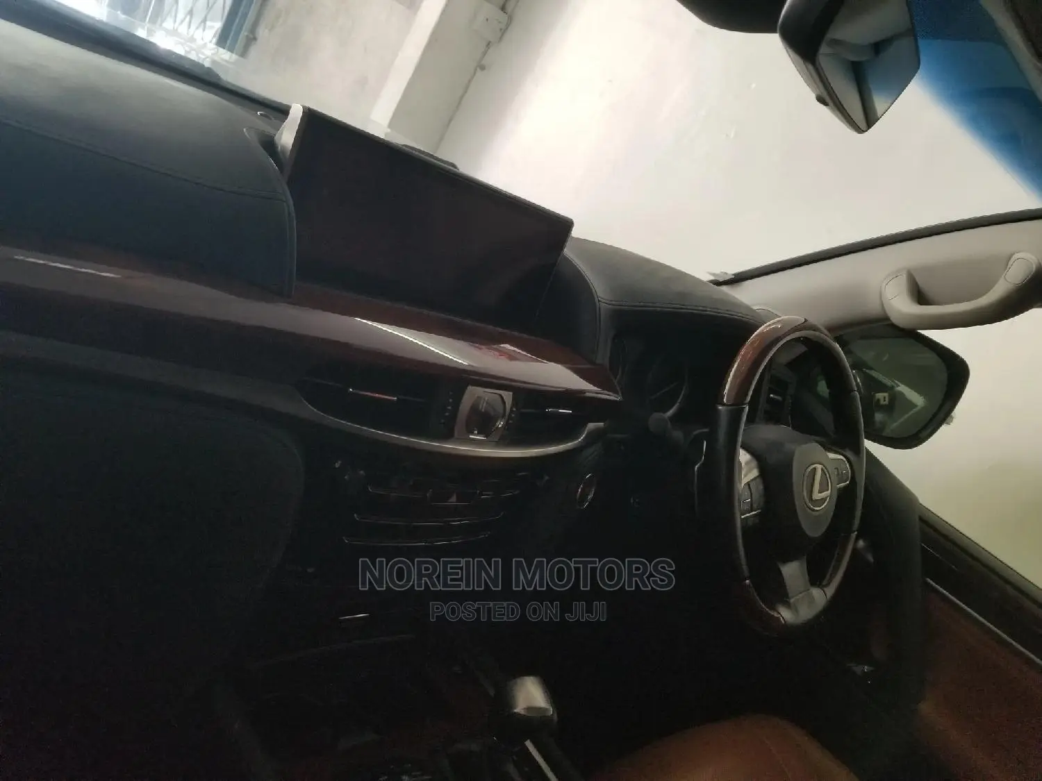 Lexus LX 570 (5 seats) AWD 2017 White
