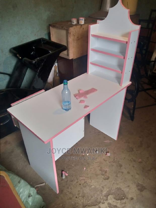 Manicure Table
