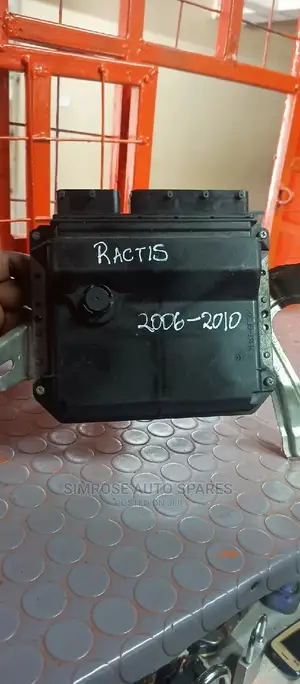 Toyota Ractis 2006-2010 Control Unit