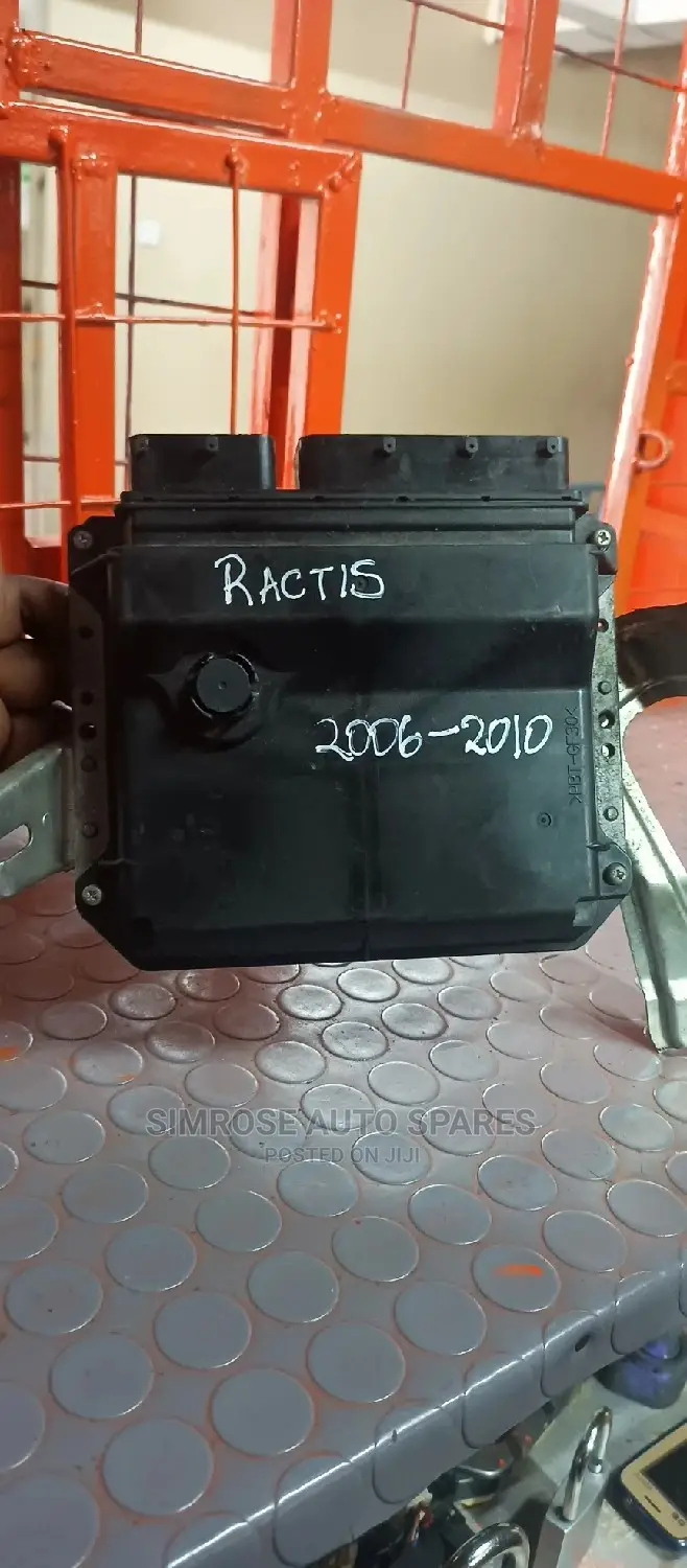 Toyota Ractis 2006-2010 Control Unit
