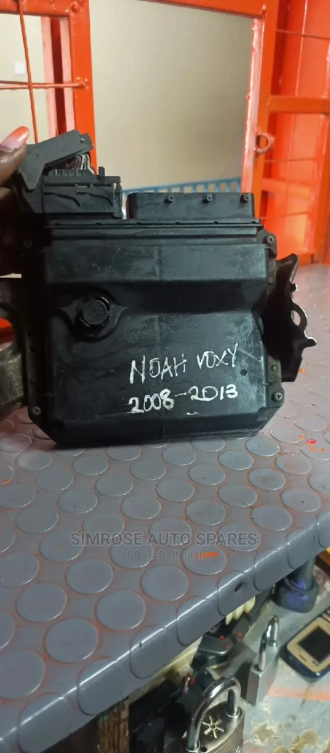 Noah 2008-2013 Control Box.