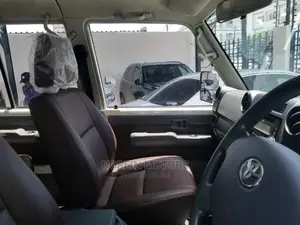 Toyota Land Cruiser 4.5 V8 DLX 2015 Beige