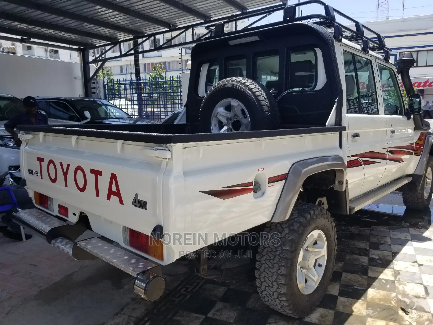 Toyota Land Cruiser 4.5 V8 DLX 2015 Beige