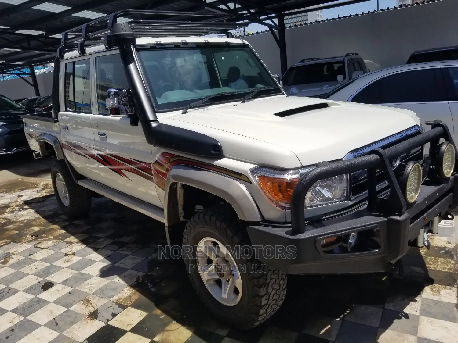 Toyota Land Cruiser 4.5 V8 DLX 2015 Beige