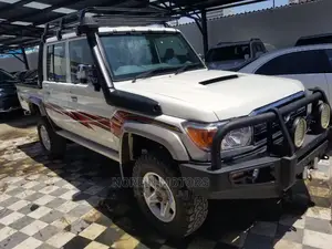Toyota Land Cruiser 4.5 V8 DLX 2015 Beige
