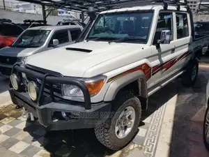 Toyota Land Cruiser 4.5 V8 DLX 2015 Beige