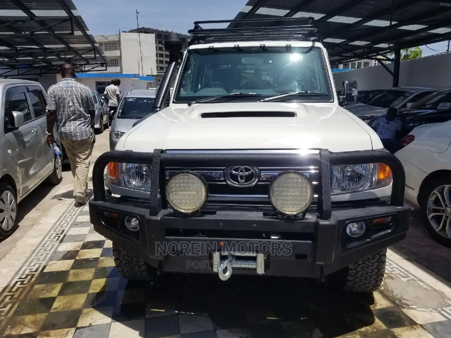Toyota Land Cruiser 4.5 V8 DLX 2015 Beige
