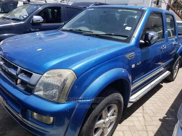 Isuzu D-Max 2010 Blue - thumbnail 2