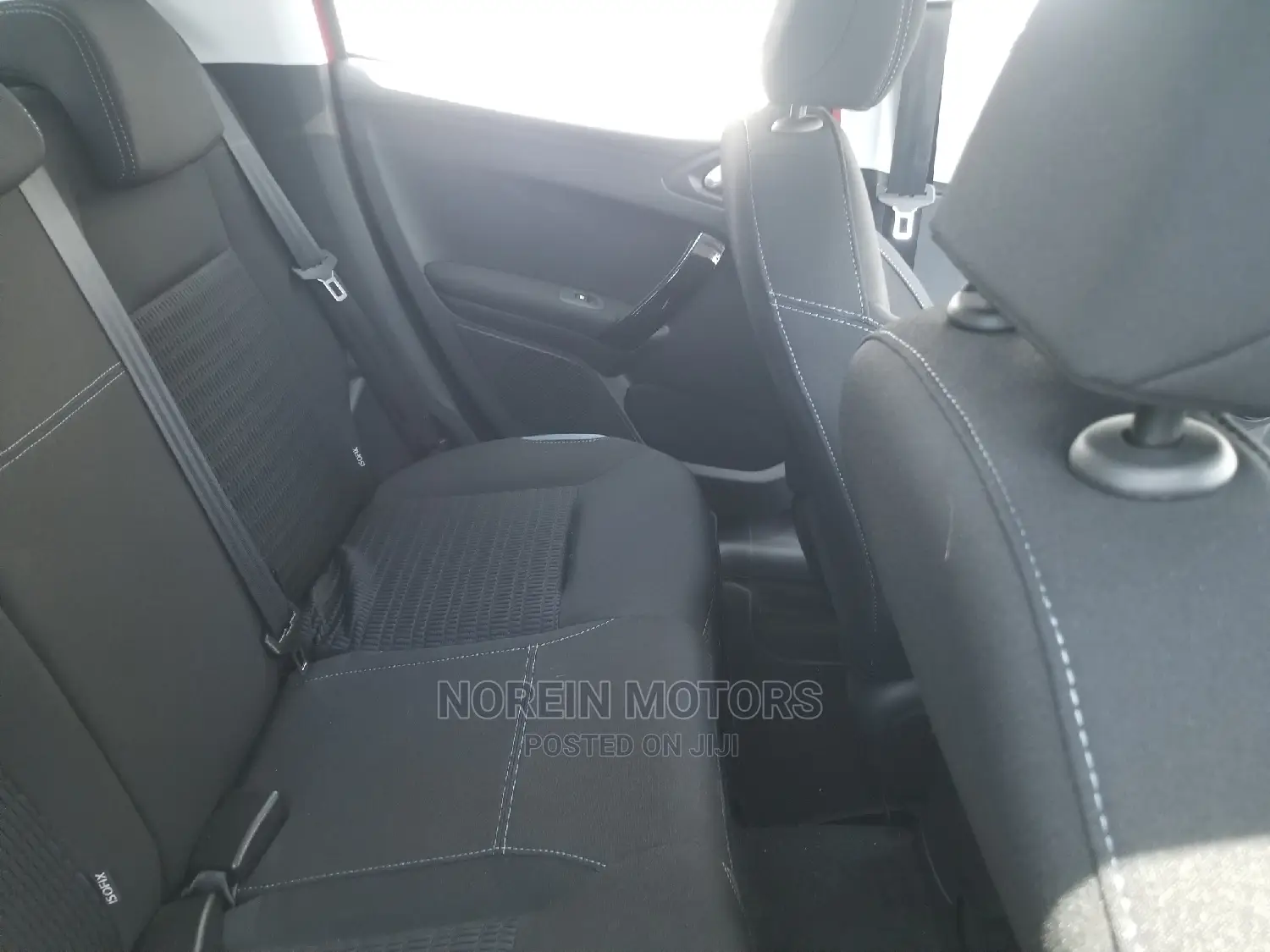 Peugeot 208 2015 Red