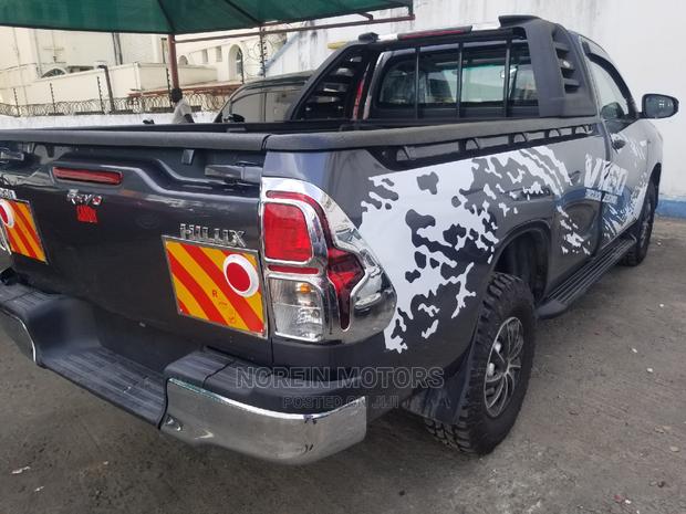 Toyota Hilux SR 4x4 2015 Gray - thumbnail 9