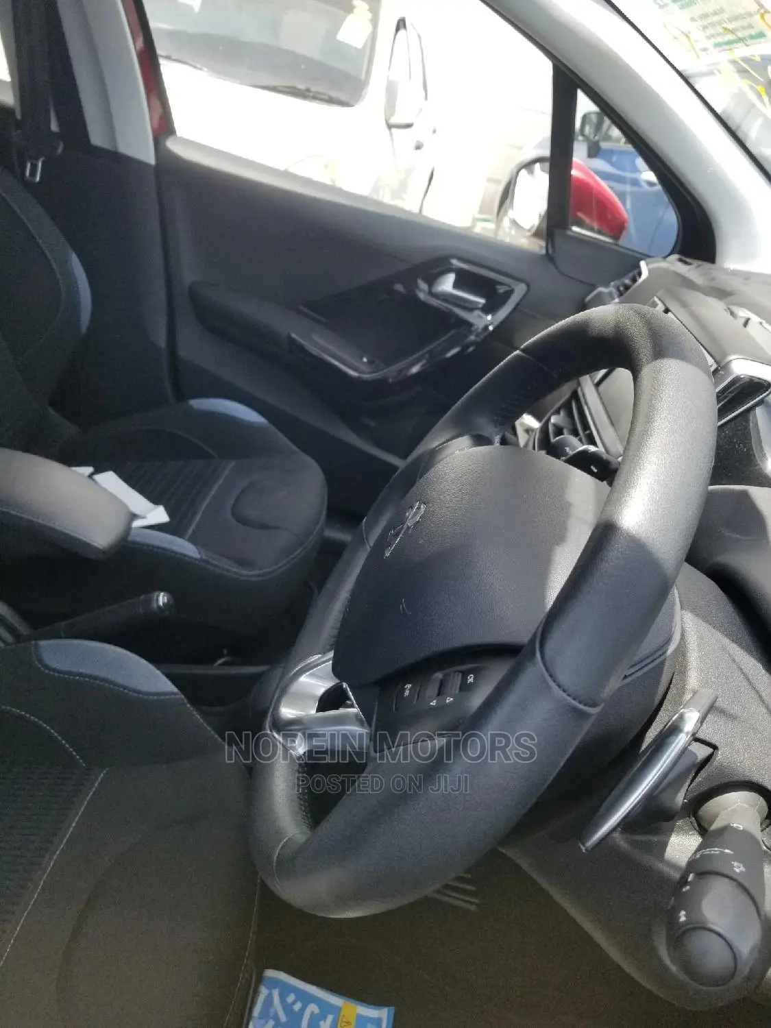 Peugeot 208 2015 Red