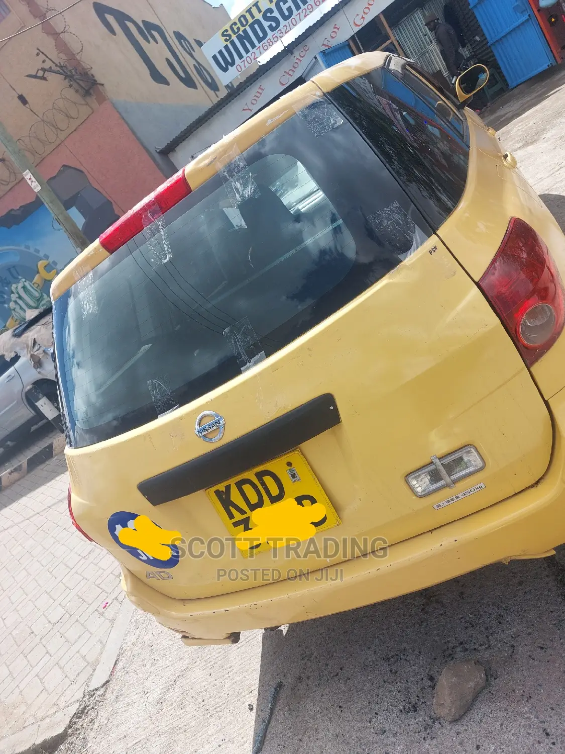 Nissan Advan 2014 Rear Windscreen