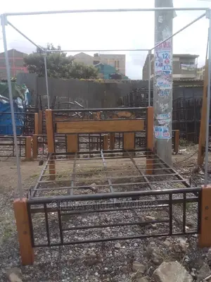 5 by 6 Metalic Bed
