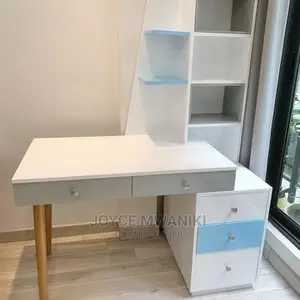 Manicure Table
