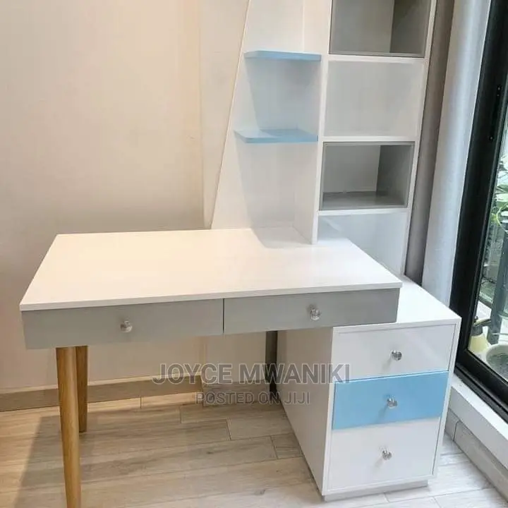 Manicure Table