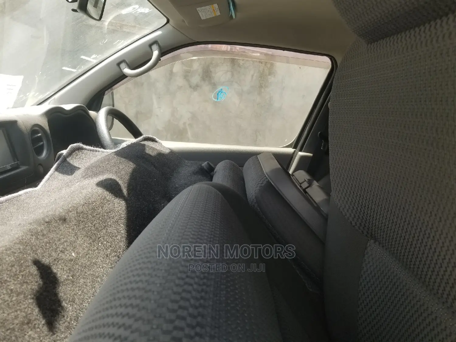 Nissan NV3500 2015 Gray