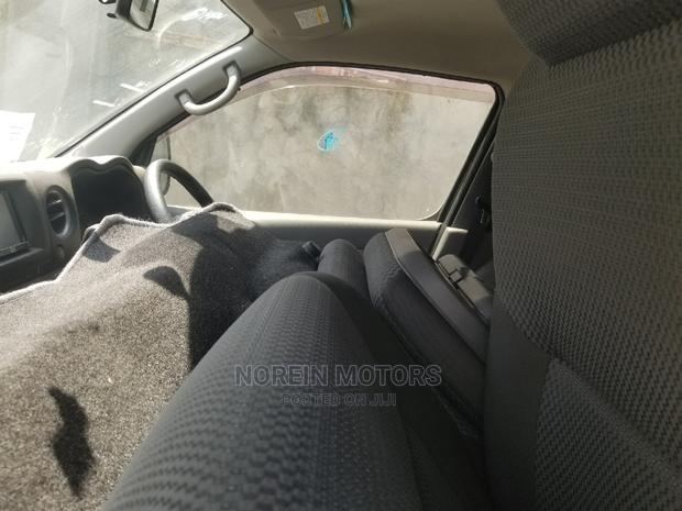 Nissan NV3500 2015 Gray - thumbnail 2