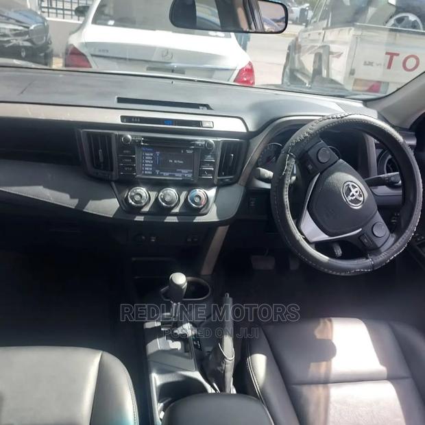 Toyota RAV4 2016 Gray - thumbnail 2