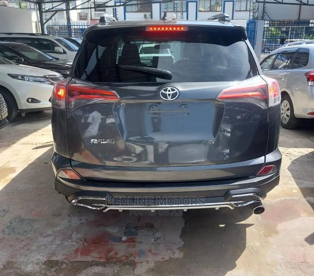 Toyota RAV4 2016 Gray - thumbnail 6