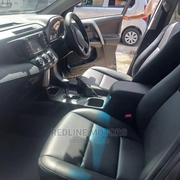 Toyota RAV4 2016 Gray - thumbnail 5