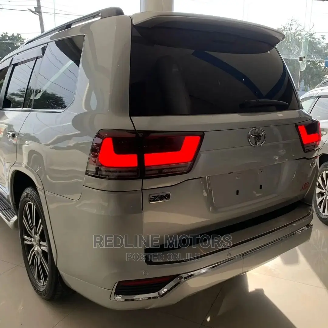 Toyota Land Cruiser 4.6 V8 ZX 2016 Silver