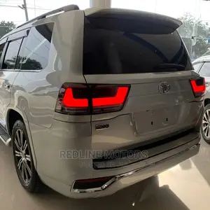 Toyota Land Cruiser 4.6 V8 ZX 2016 Silver