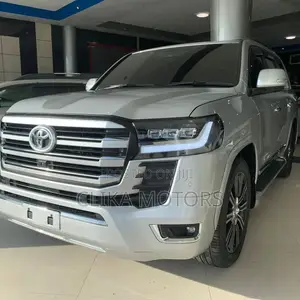 Toyota Land Cruiser 4.6 V8 ZX 2016 Silver