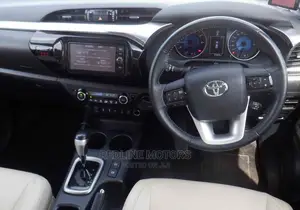 Toyota Hilux 2018 White