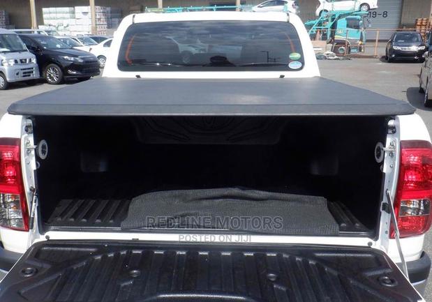 Toyota Hilux 2018 White - thumbnail 3