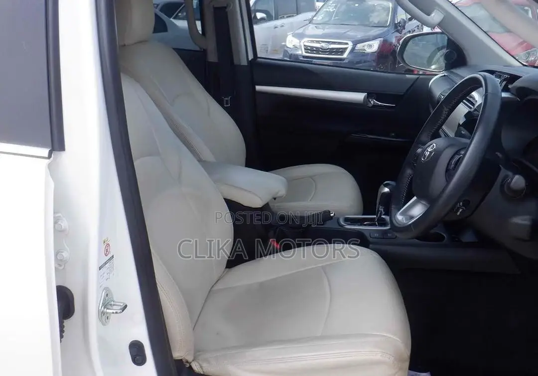 Toyota Hilux 2018 White