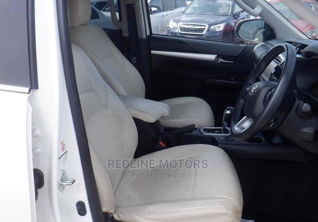 Toyota Hilux 2018 White - thumbnail 5